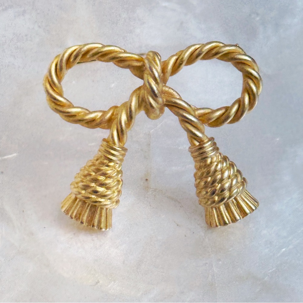 Vtg Matte Gold Tone Bow Ribbon Brooch Classic